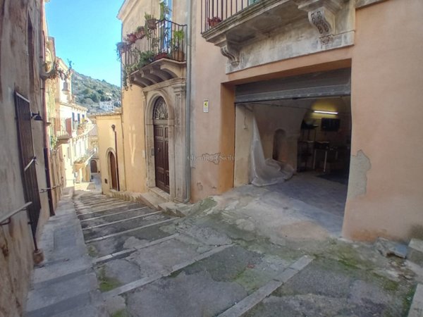 negozio in vendita ad Edolo in zona Vico
