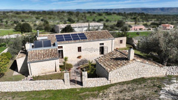 casa indipendente in vendita ad Edolo in zona Vico