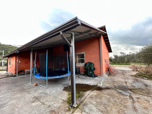 casa indipendente in vendita ad Edolo in zona Vico