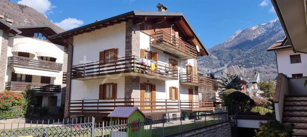 appartamento in vendita ad Edolo in zona Vico