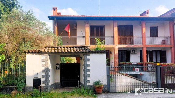 casa indipendente in vendita ad Edolo in zona Vico