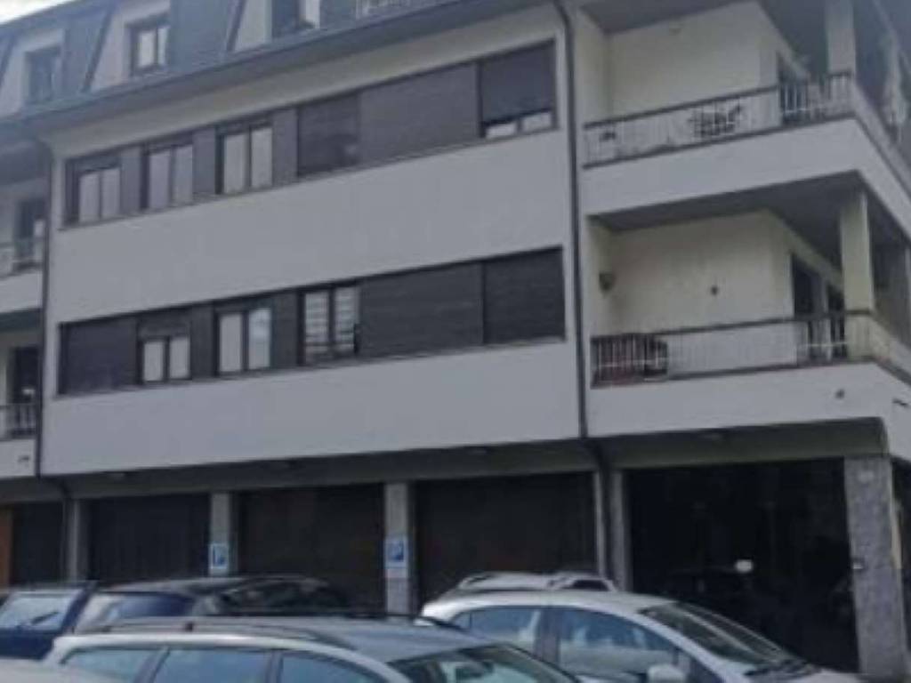 negozio in vendita ad Edolo in zona Vico