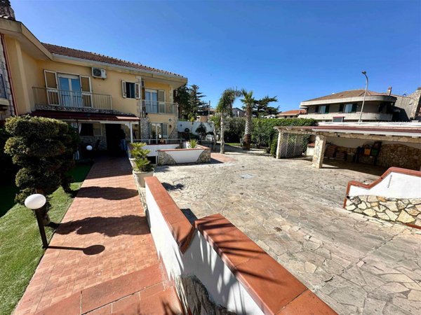 casa indipendente in vendita ad Edolo in zona Vico