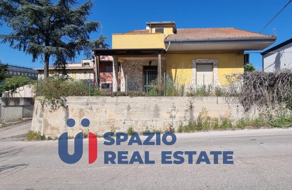 casa indipendente in vendita ad Edolo in zona Vico