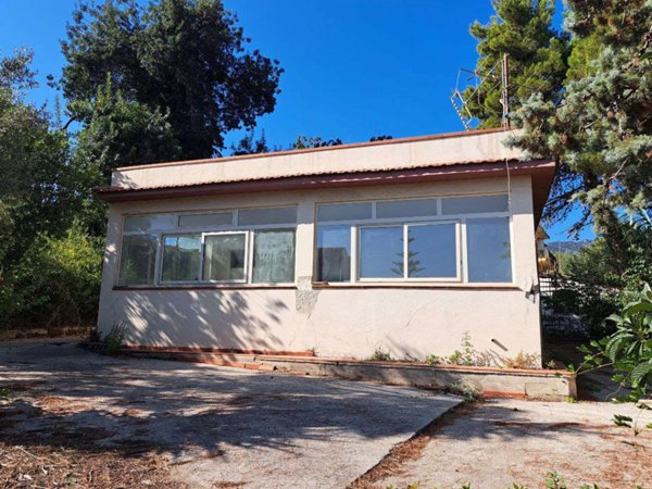 casa indipendente in vendita ad Edolo in zona Vico