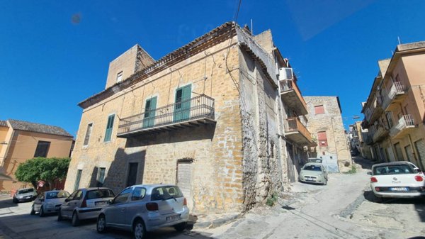 casa indipendente in vendita ad Edolo in zona Vico