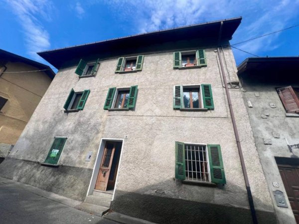 casa semindipendente in vendita ad Edolo in zona Vico