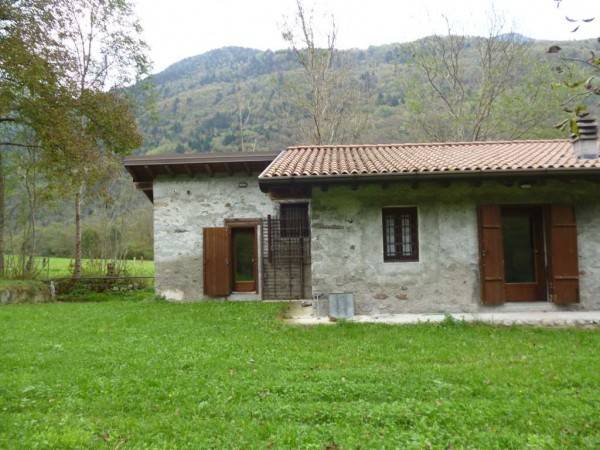 casa indipendente in vendita ad Edolo in zona Vico