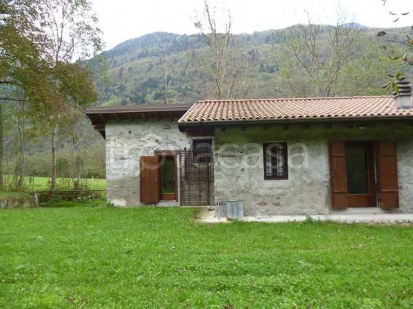 casa indipendente in vendita ad Edolo in zona Vico