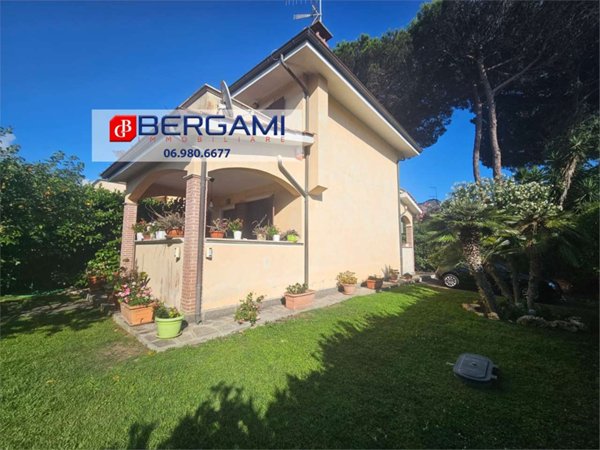 casa indipendente in vendita ad Edolo in zona Vico