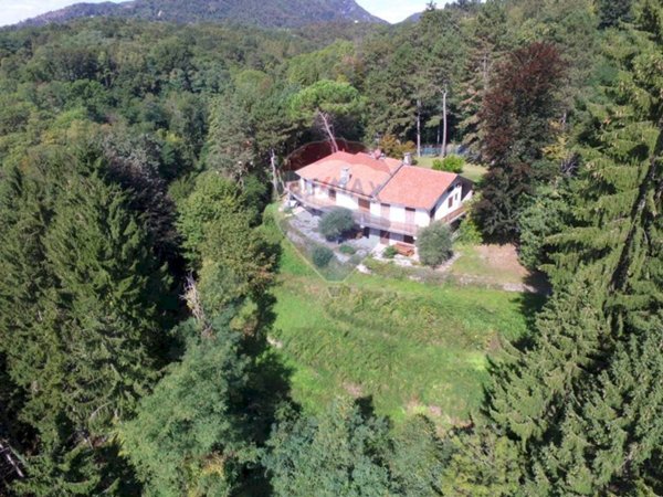 casa indipendente in vendita ad Edolo in zona Vico