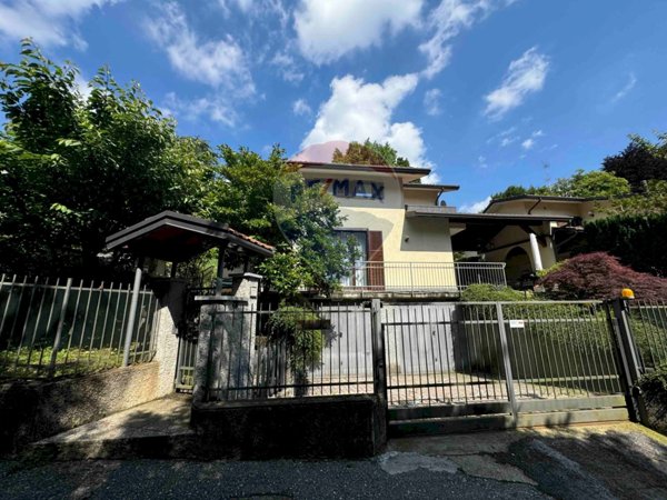 casa indipendente in vendita ad Edolo in zona Vico