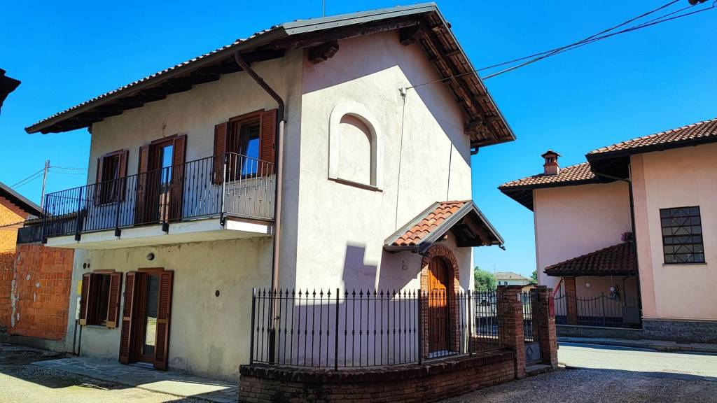 casa indipendente in vendita ad Edolo in zona Vico