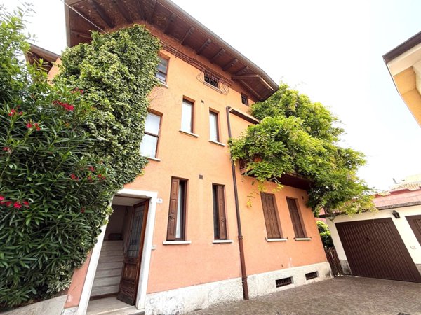 appartamento in vendita ad Edolo in zona Vico