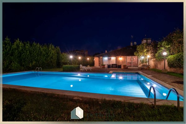 casa indipendente in vendita ad Edolo in zona Vico