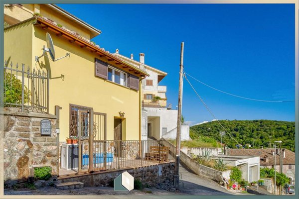casa indipendente in vendita ad Edolo in zona Vico