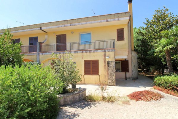 casa indipendente in vendita ad Edolo in zona Vico