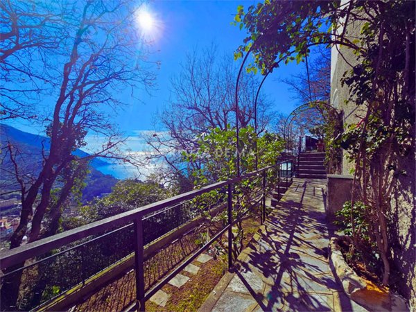 casa indipendente in vendita ad Edolo in zona Vico