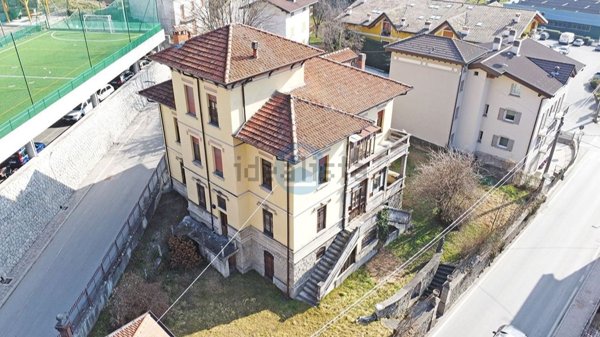 casa indipendente in vendita ad Edolo in zona Vico