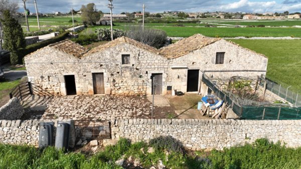 casa indipendente in vendita ad Edolo in zona Vico
