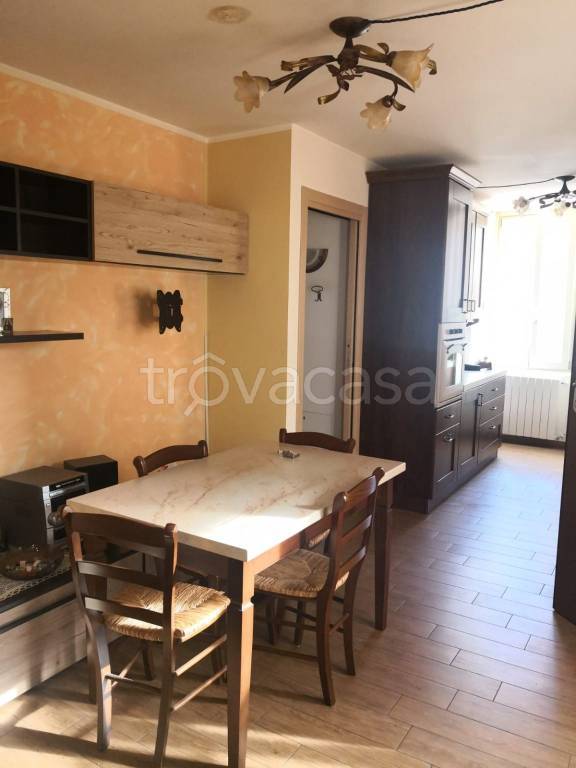 appartamento in vendita ad Edolo in zona Vico