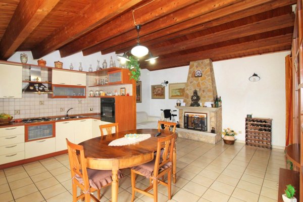 casa indipendente in vendita ad Edolo in zona Vico