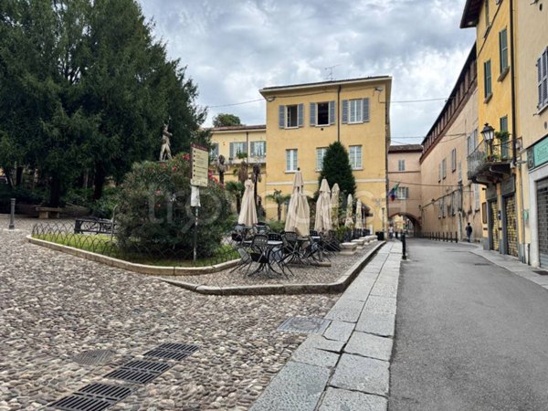 negozio in vendita ad Edolo in zona Vico