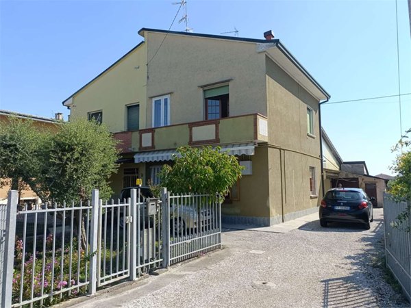 casa indipendente in vendita ad Edolo in zona Vico