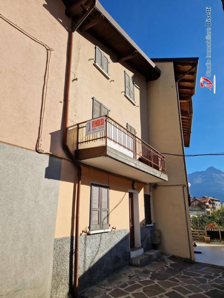 casa indipendente in vendita ad Edolo in zona Vico