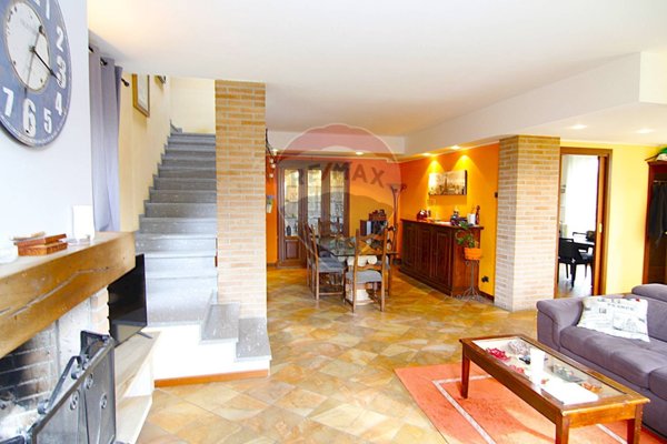 casa indipendente in vendita ad Edolo in zona Vico