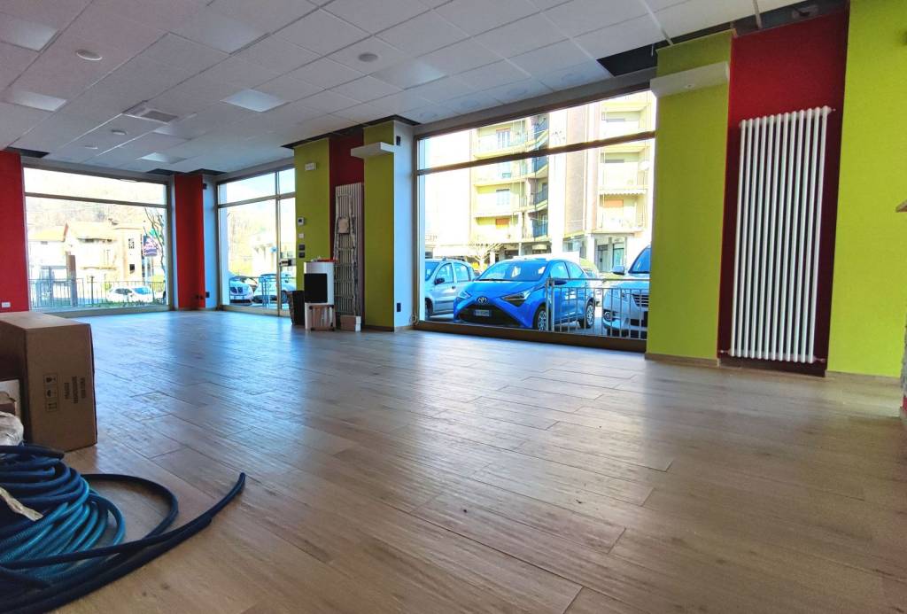 negozio in vendita ad Edolo in zona Vico