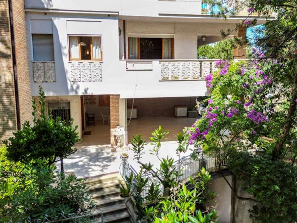 casa indipendente in vendita ad Edolo in zona Vico