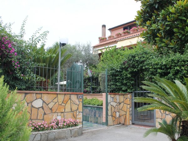 casa indipendente in vendita ad Edolo in zona Vico