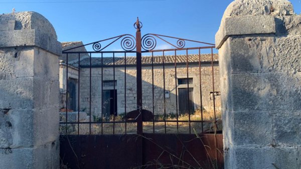 casa indipendente in vendita ad Edolo in zona Vico