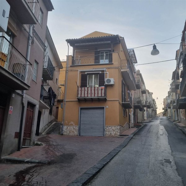 casa indipendente in vendita ad Edolo in zona Vico