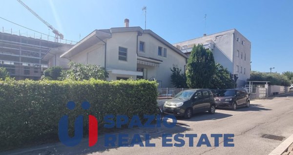 intera palazzina in vendita ad Edolo in zona Vico