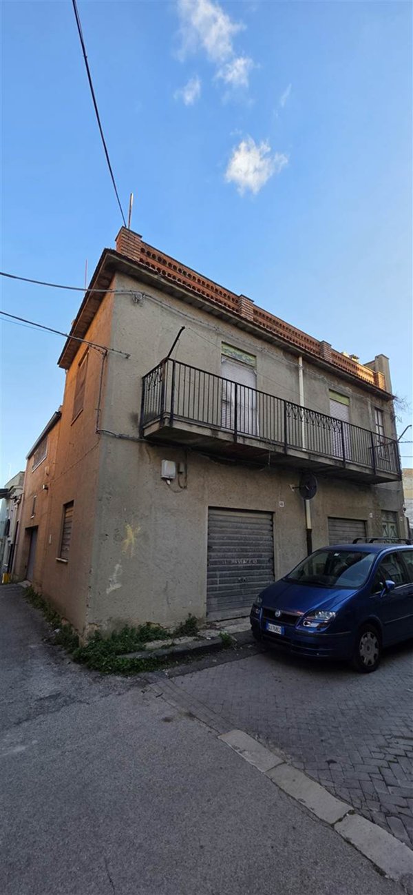 casa indipendente in vendita ad Edolo in zona Vico