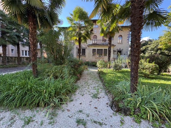 casa indipendente in vendita ad Edolo in zona Vico