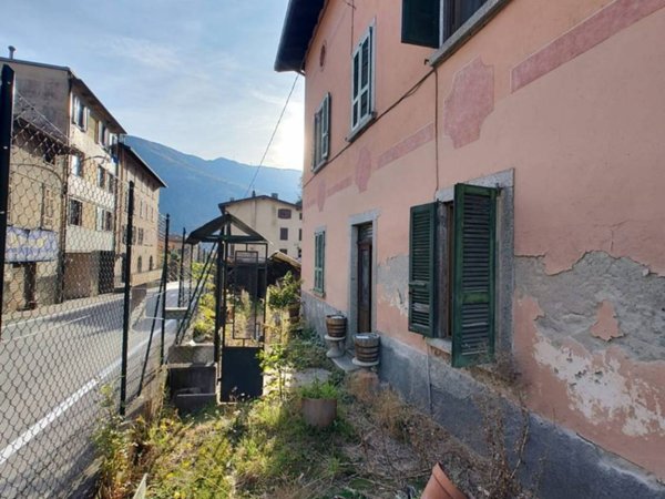 casa indipendente in vendita ad Edolo in zona Vico