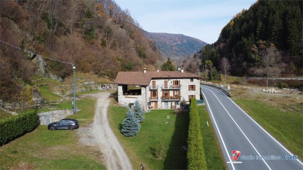 casa indipendente in vendita ad Edolo in zona Vico
