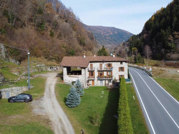 casa indipendente in vendita ad Edolo in zona Vico