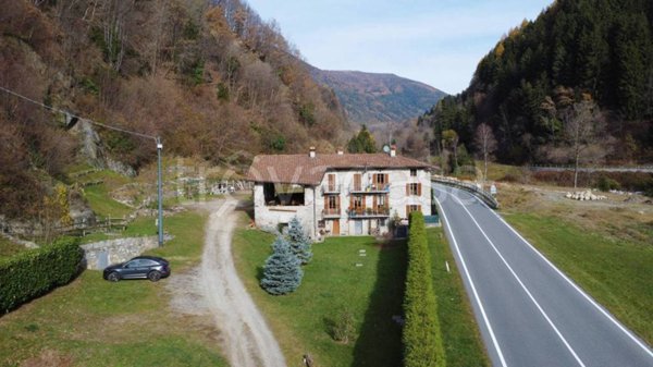 casa indipendente in vendita ad Edolo in zona Vico