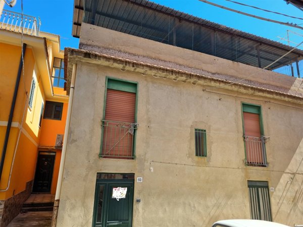 casa indipendente in vendita ad Edolo in zona Vico