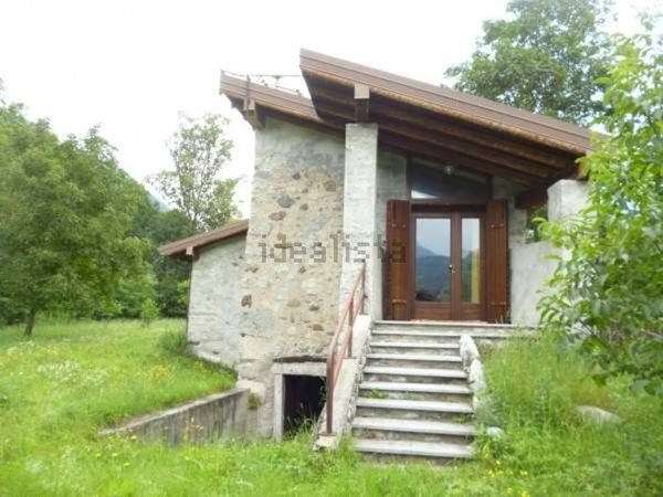 casa indipendente in vendita ad Edolo in zona Vico