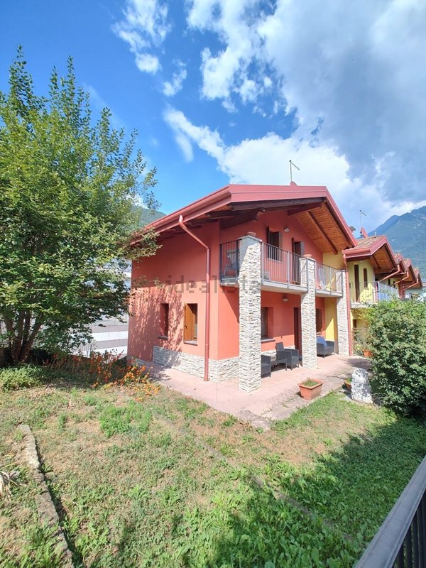 casa indipendente in vendita ad Edolo