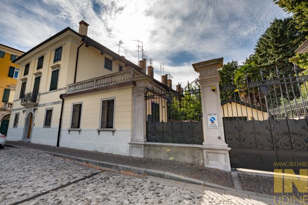 casa indipendente in vendita ad Edolo in zona Vico
