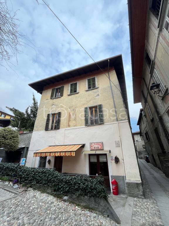 casa indipendente in vendita ad Edolo in zona Vico
