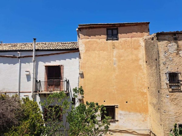 casa indipendente in vendita ad Edolo in zona Vico