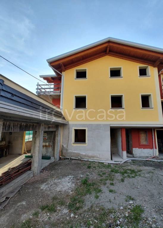 casa indipendente in vendita ad Edolo in zona Vico