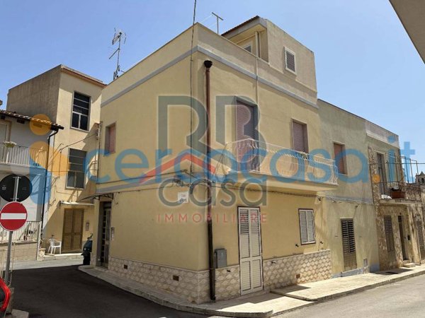 casa indipendente in vendita ad Edolo in zona Vico
